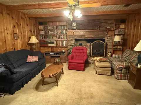 Living - 904 3rd Ave, Murfreesboro, AR 71958 photo 2 of 3