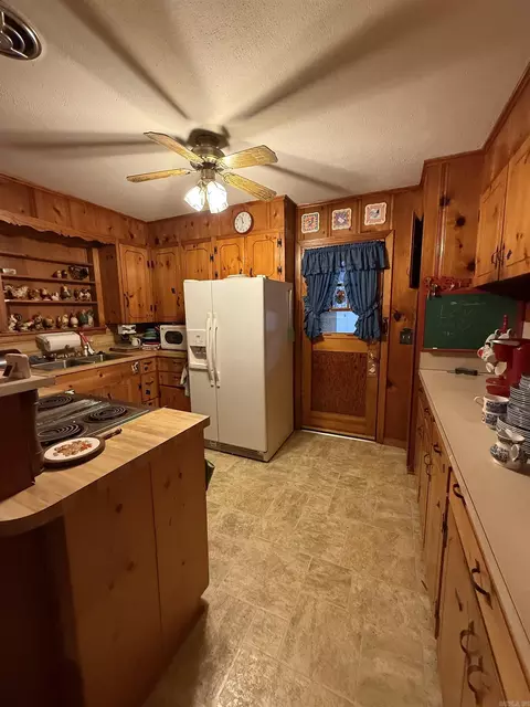Kitchen - 904 3rd Ave, Murfreesboro, AR 71958 photo 1 of 2