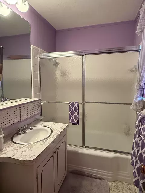 Bath - 904 3rd Ave, Murfreesboro, AR 71958 photo 1 of 3