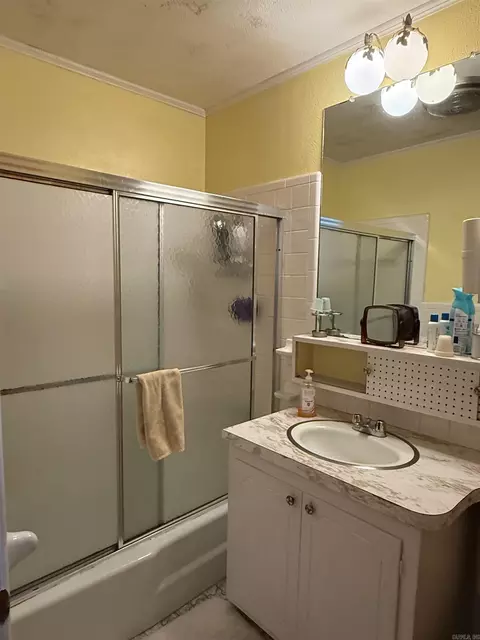 Bath - 904 3rd Ave, Murfreesboro, AR 71958 photo 2 of 3