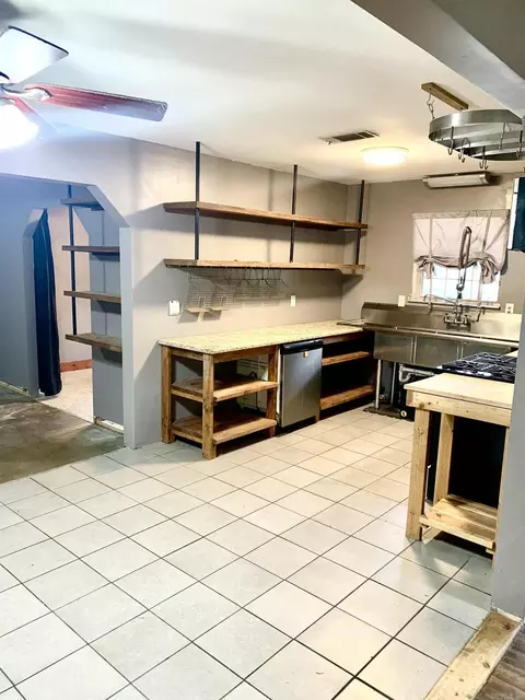 Kitchen - 909 Eddie Ln, Redfield, AR 72132 photo 1 of 3