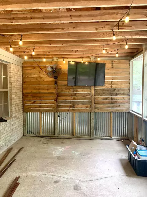 Exterior - 909 Eddie Ln, Redfield, AR 72132 photo 5 of 8