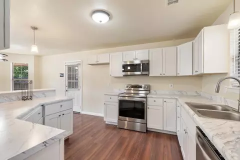 Kitchen - 13868 Cherry Glenn Cv, Alexander, AR 72002 photo 5 of 5