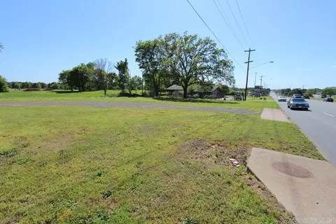 2485 E Oak St, Conway, AR 72032 photo 3