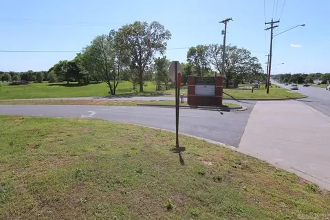 2485 E Oak St, Conway, AR 72032 photo 15