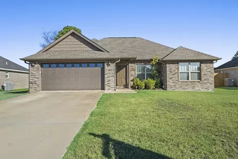 1301 Ridgefield Cir, Searcy, AR 72143