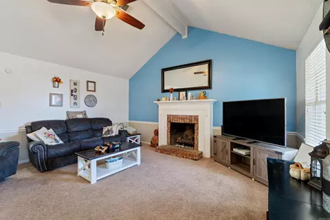 Living - 29 Gregory Dr, Conway, AR 72032 photo 3 of 3