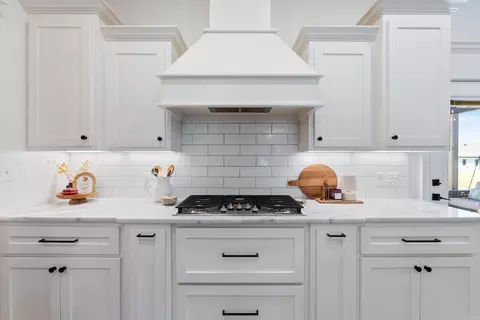 Kitchen - 7 Pear Cir, Greenbrier, AR 72058 photo 9 of 10