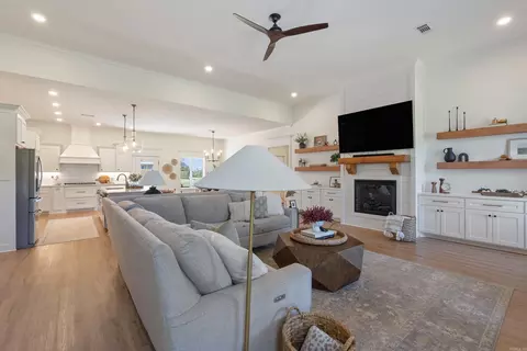 Living - 7 Pear Cir, Greenbrier, AR 72058 photo 2 of 7