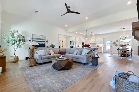 Living - 7 Pear Cir, Greenbrier, AR 72058 photo 7 of 7
