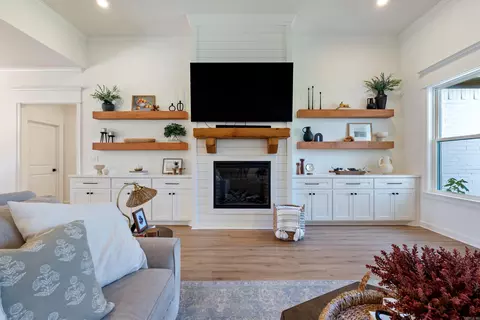 Living - 7 Pear Cir, Greenbrier, AR 72058 photo 1 of 7
