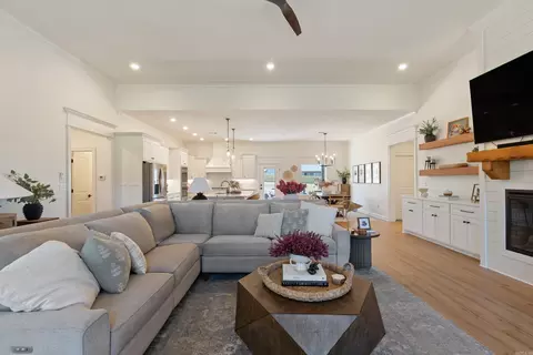 Living - 7 Pear Cir, Greenbrier, AR 72058 photo 6 of 7