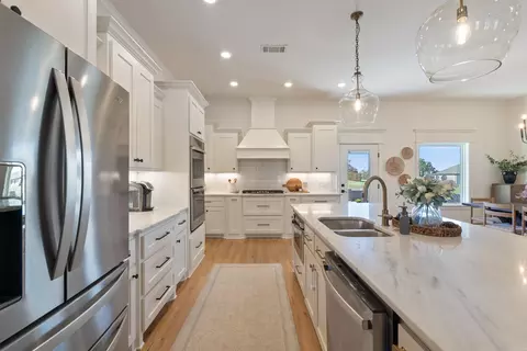 Kitchen - 7 Pear Cir, Greenbrier, AR 72058 photo 6 of 10
