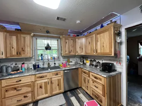 Kitchen - 3630 Hwy 167, Ash Flat, AR 72513 photo 4 of 8