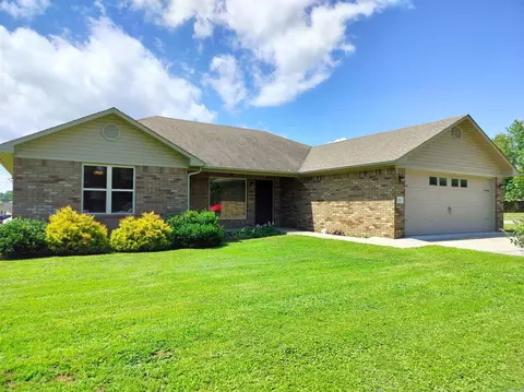 112 Peachtree Dr, Clarksville, AR 72830