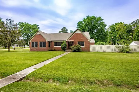 201 NE 4th St, England, AR 72046