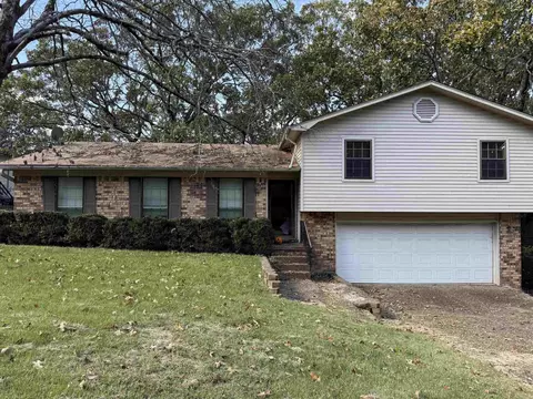 12320 Shawnee Forest Dr, Little Rock, AR 72212