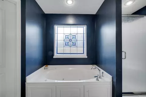 Bath - 3115 Baxter Dr, Conway, AR 72034 photo 3 of 6