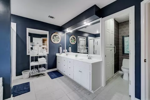 Bath - 3115 Baxter Dr, Conway, AR 72034 photo 2 of 6