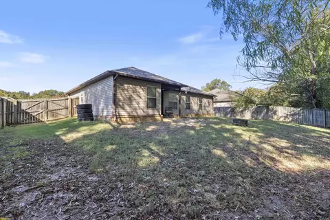 Exterior - 445 Nottingham Dr, Cabot, AR 72023 photo 4 of 5
