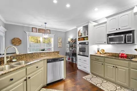Kitchen - 5805 Westminster, Benton, AR 72019 photo 4 of 4