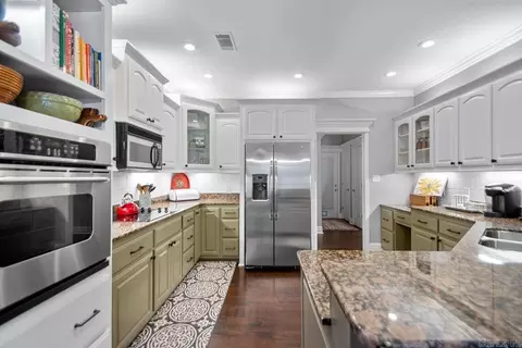 Kitchen - 5805 Westminster, Benton, AR 72019 photo 2 of 4