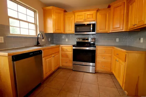 Kitchen - 105 Baldwin Dr, Beebe, AR 72012 photo 2 of 6