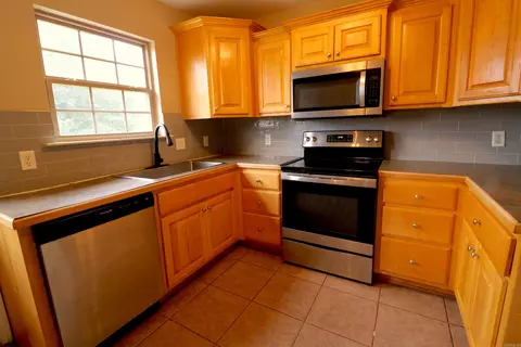 Kitchen - 105 Baldwin Dr, Beebe, AR 72012 photo 3 of 6