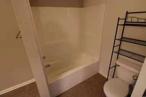 Bath - 105 Baldwin Dr, Beebe, AR 72012 photo 2 of 5