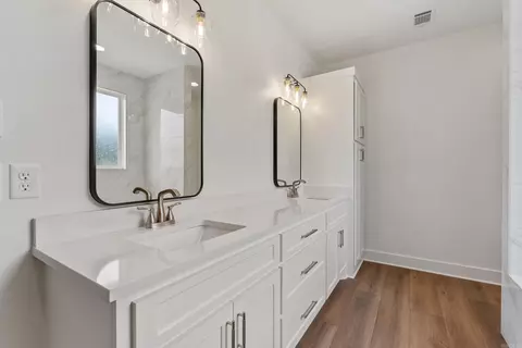 Bath - 7 Avrey Ln, Greenbrier, AR 72058 photo 5 of 8