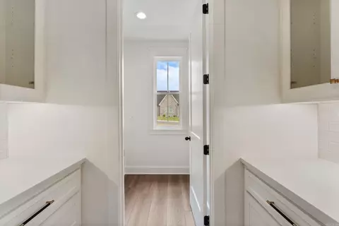 Entry Way - 7 Avrey Ln, Greenbrier, AR 72058 photo 4 of 8