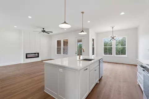 Living - 7 Avrey Ln, Greenbrier, AR 72058 photo 8 of 8