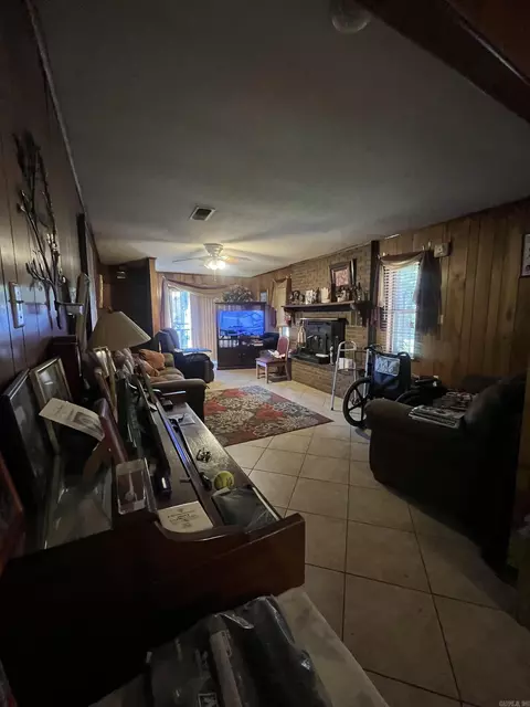 Living - 920 E 38th Ave, Pine Bluff, AR 71601 photo 1 of 2