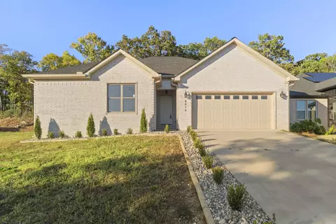 8010 Kanis Oaks Dr, Little Rock, AR 72204