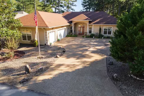 2 Elcano Dr, Hot Springs Village, AR 71909