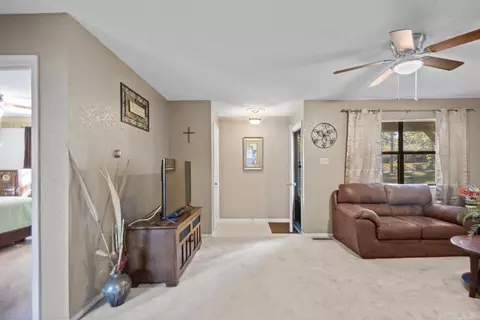 594 Joyce Dr, Benton, AR 72019 photo 9