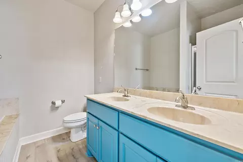 Bath - 2701 Eden, Benton, AR 72015 photo 2 of 3