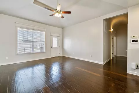 Living - 2701 Eden, Benton, AR 72015 photo 3 of 4