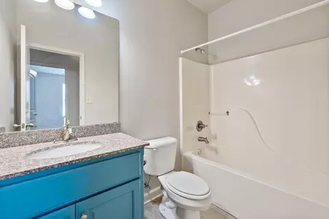 Bath - 2701 Eden, Benton, AR 72015 photo 1 of 3