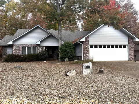 1 Alava Ln, Hot Springs Village, AR 71909