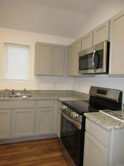 Kitchen - 5025 Windflower Cv, Alexander, AR 72002 photo 3 of 3