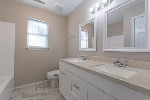 Bath - 2104 Cherry Xing, Benton, AR 72015 photo 1 of 3