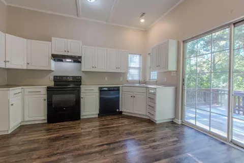 Kitchen - 2104 Cherry Xing, Benton, AR 72015 photo 1 of 2