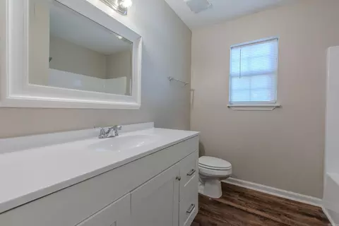 Bath - 2104 Cherry Xing, Benton, AR 72015 photo 3 of 3