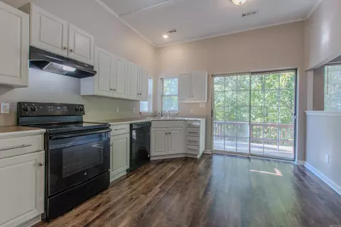 Kitchen - 2104 Cherry Xing, Benton, AR 72015 photo 2 of 2