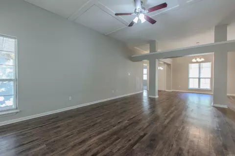 Living - 2104 Cherry Xing, Benton, AR 72015 photo 2 of 9