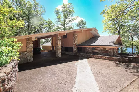 135 Iroquois Dr, Cherokee Village, AR 72529