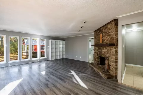 Living - 18 Sheila Ln, Mabelvale, AR 72103 photo 6 of 7