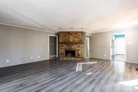 Living - 18 Sheila Ln, Mabelvale, AR 72103 photo 3 of 7