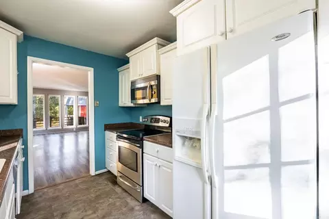Kitchen - 18 Sheila Ln, Mabelvale, AR 72103 photo 2 of 3